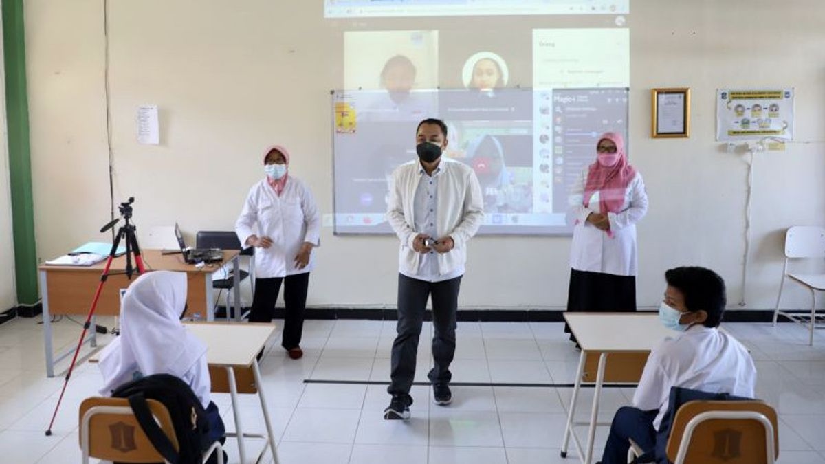 Wali Kota Eri Cahyadi Minta Sekolah di Surabaya Gelar PTM dengan Prokes Ketat