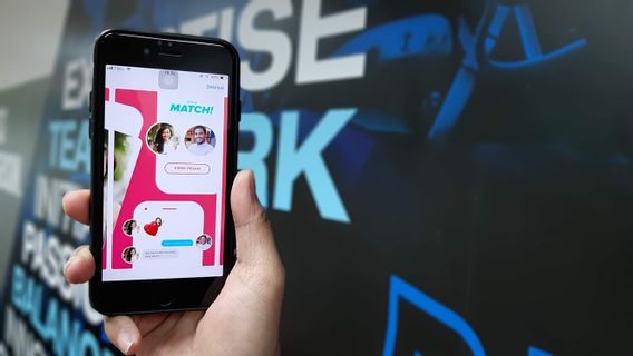 Tinder Développe L’application De Rencontres Tinderverse, Brouillant Les Frontières En Ligne Et Hors Ligne