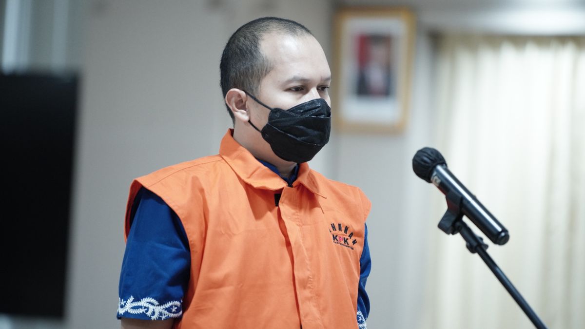 带有Oranye帽子,前Karutan在KPK领导人和官员Gegara Pungli Rutan面前道歉