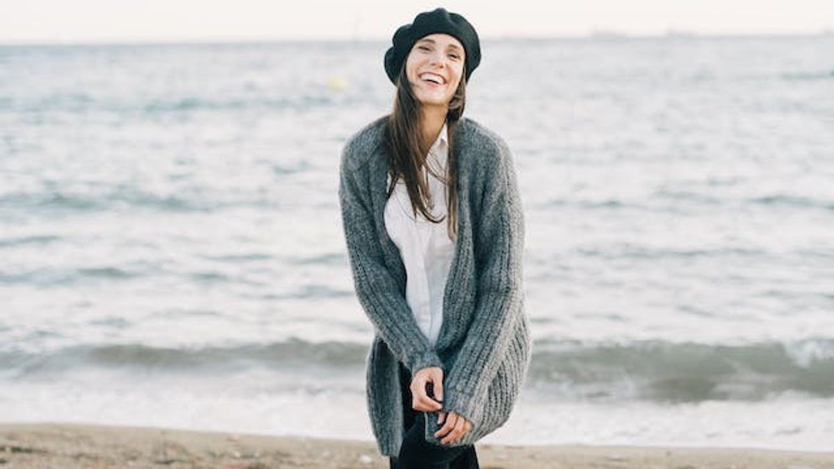 10 Inspirasi Penggunaan Cardigan Biar Tampilan Makin </i>Stylish</i>