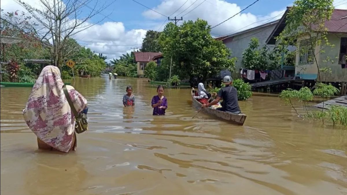 كابواس هولو كاليمانتان الغربية لديها احتياطيات من 100 طن من الأرز ولكن لا تعرف بعد المبلغ للمساعدة في الفيضانات