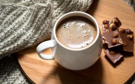 Minum Secangkir Cokelat Panas Jadi Solusi Melawan Rasa Stres