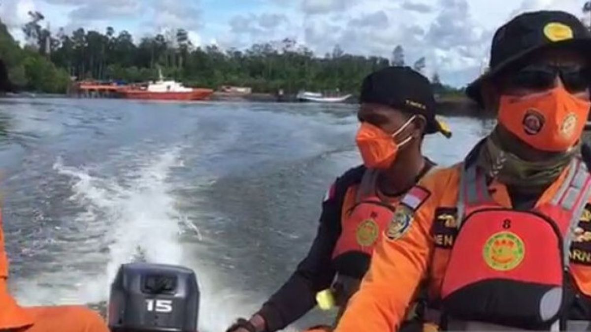 Tim SAR Timika, Papua Masih Lakukan Pencarian Ojek Laut Pius Iwitiyu, Hilang Sejak Minggu di Muara Sungai Pomako