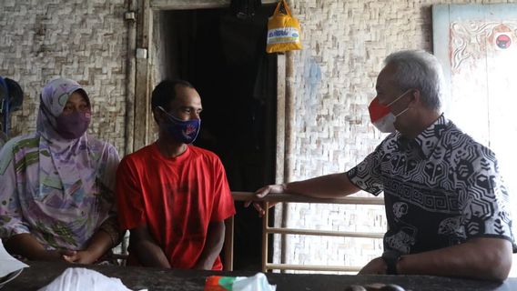 Ganjar Continues To Repair PDIP Cadre Houses That Are Unfit For Habitation, This Time He Has A Husband And Wife In Banjarnegara