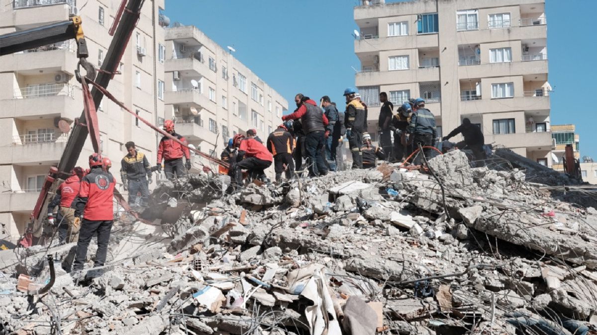 16万座建筑物因地震而倒塌：土耳其逮捕了180人，其中大多数是承包商和建筑经理