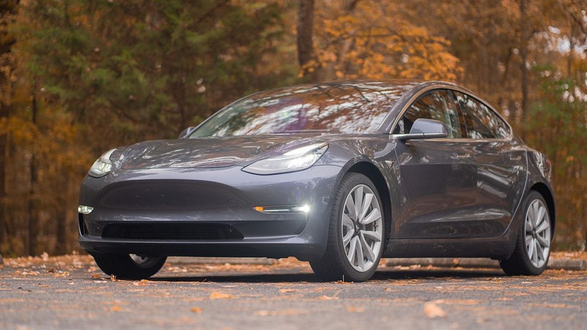 Pembaruan Perangkat Lunak Baru Tesla, Suspensi Mobil Bisa Sesuaikan Kondisi Jalanan