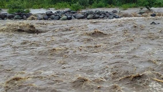 37 Tuyaux Emportés Par Les Eaux De Crue, 4 000 Clients PDAM à Ende Menacés Par La Crise De L’eau Potable