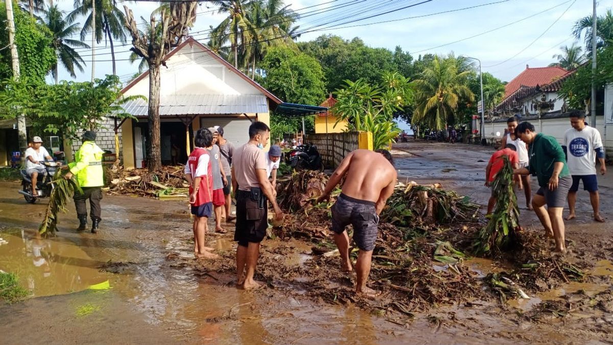 Nusa Penida Dilanda Banjir, Kawasan Pantai Crystak Bay Porak-poranda 