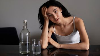 Kebanyakan Minum Air Putih Menyebabkan Hiponatremia, Begini Dampak dan Gejalanya