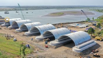 Construction Of DIY Pandansimo Bridge Uses Wave Steel Structure