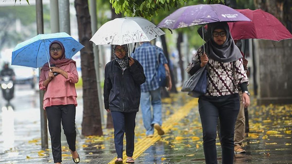 雅加达天气 11月13日, 星期一, 整个地区的雨夜