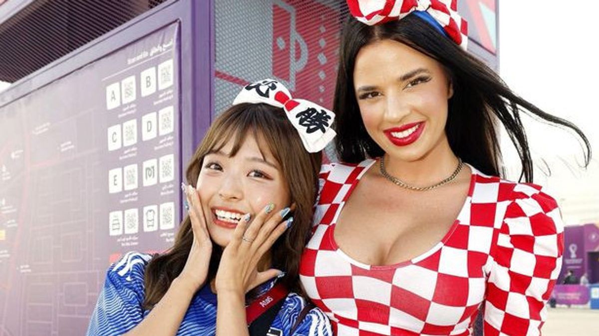 Ejek Jepang dengan Foto Makan Shusi, Mantan Miss Kroasia Ivana Knoll Malah Diminta Foto Penggemar Tim Samurai Biru