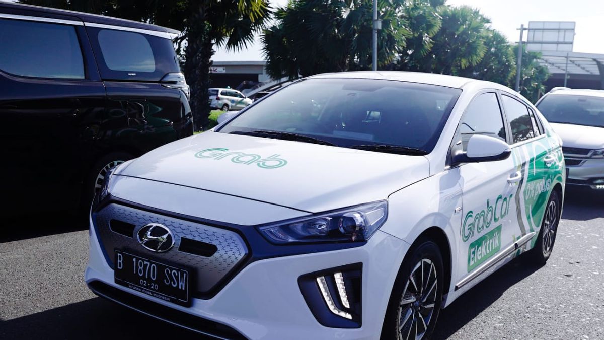 Menjajal Mobil Masa Depan Hyundai IONIQ yang Jadi <i>GrabCar</i>