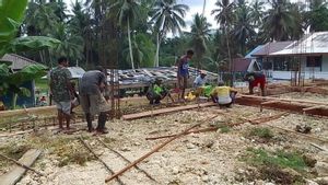 Koramil 1708-05/Numfor Turut Bangun Gereja di Kampung Namber Papua