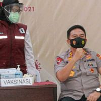 非布布警察局长注射疫苗后：健康新鲜25年