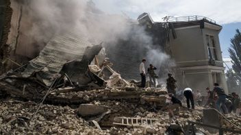 Les frappes aériennes russes sur la capitale ukrainienne ont fait des victimes et des blessés