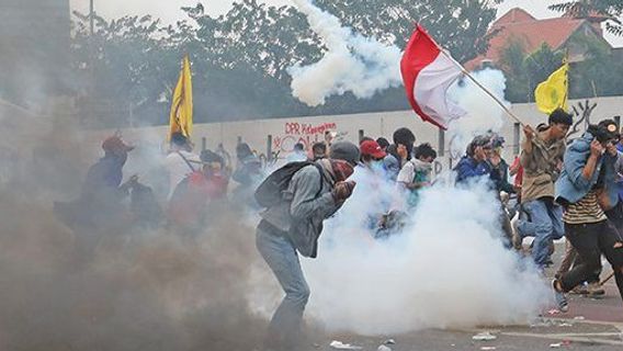 Efek Gas Air Mata Kedaluwarsa Berbahaya? Begini Pandangan Ahli