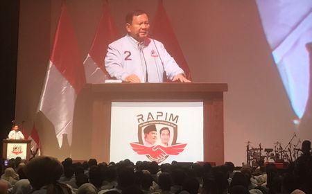 Tetap 'Santuy' Diberitakan Cekik Wamentan, Prabowo: Heran Gue