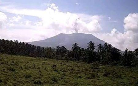 Gunung Ibu Malut Erupsi Lontarkan Abu Setinggi 800 Meter