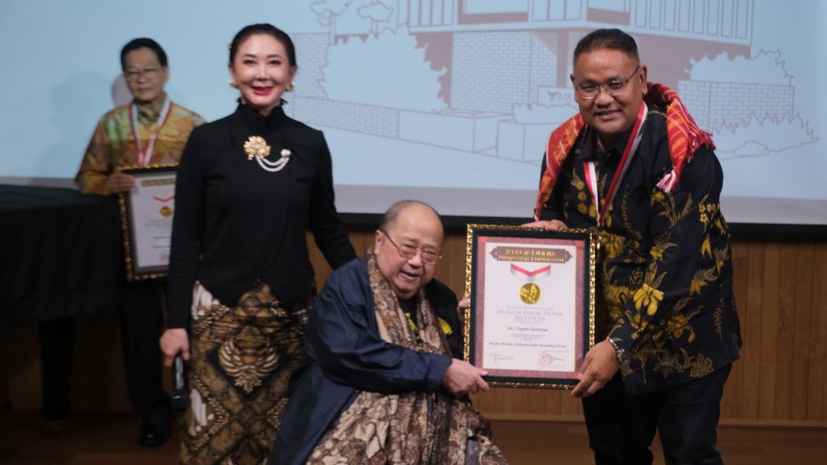 Jaya Suprana Serahkan Sertifikat Rekor MURI, Ketum JMSI Raih Anugerah Mahakarya Kebudayaan