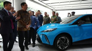 Morris Garage Pamerkan Mobil Listrik MG4 EV dan MG ZS EV ke Menkomarinves 