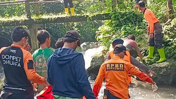Tim SAR Evakuasi Jenazah Ibu Diro yang Tenggelam di Sungai Lingga Banyumas