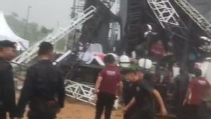 Due To Wind Rain, Airin-Ade Campaign Stage In Citra Raya Collapses