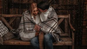 4 Jenis Keintiman Pasangan Suami Istri, Tidak Selalu dengn Sentuhan Fisik dan Cumbuan