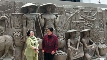 Berbatik Merah Erick Thohir Dampingi Megawati Berkeliling Sarinah