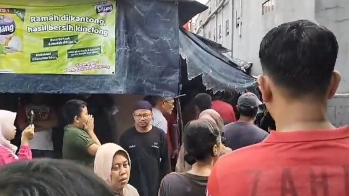 Residents Surround The Alleged House Of Child Predator In Cakung