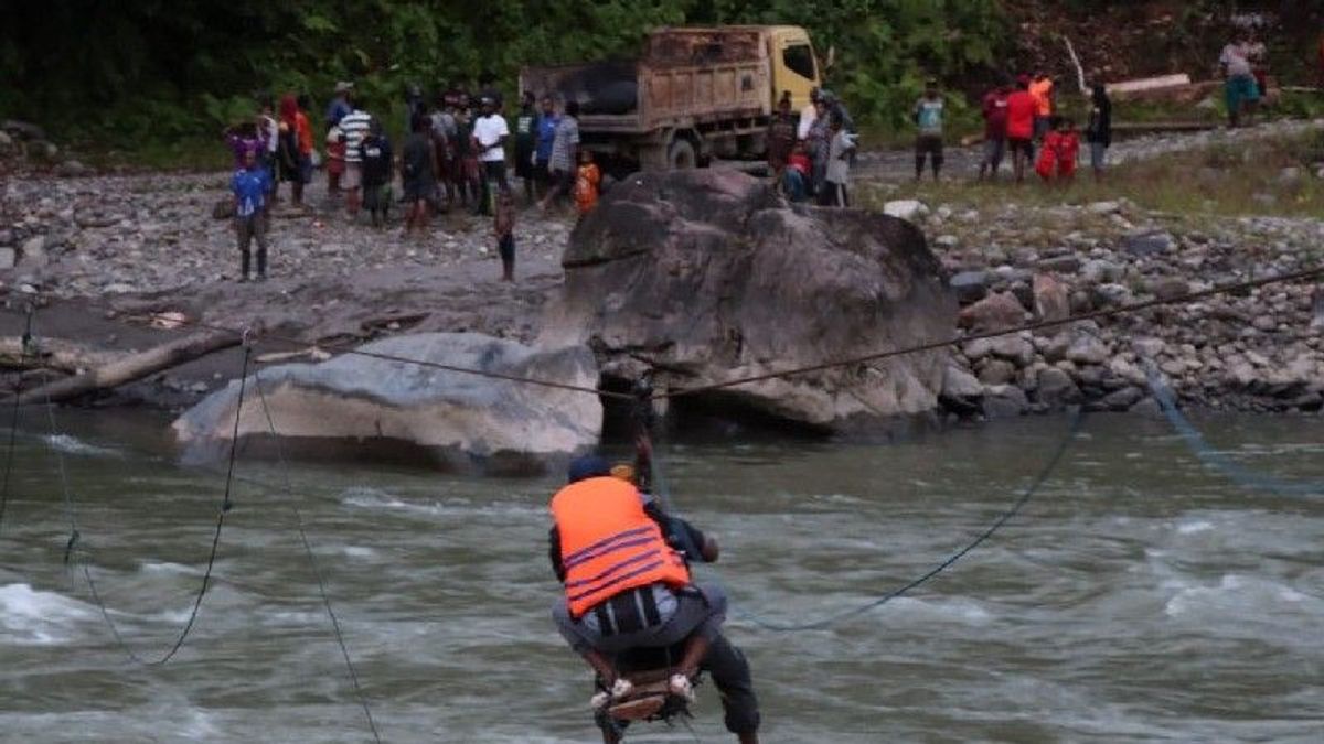 The SAR Team Found The Bodies Of Members Of The Bintang Mountains Police Which Fell On The Digoel River