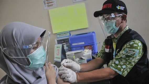Pimpinan DPR Minta Menkes Jelaskan Beda Vaksinasi Program Pemerintah dan Gotong Royong