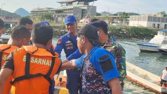 Kapal Wisata Lalongkoe Tenggelam di Perairan Batu Tiga NTT