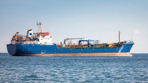 Harga Minyak Turun usai Trump Klaim Iran Loloskan 10 Tanker di Hormuz