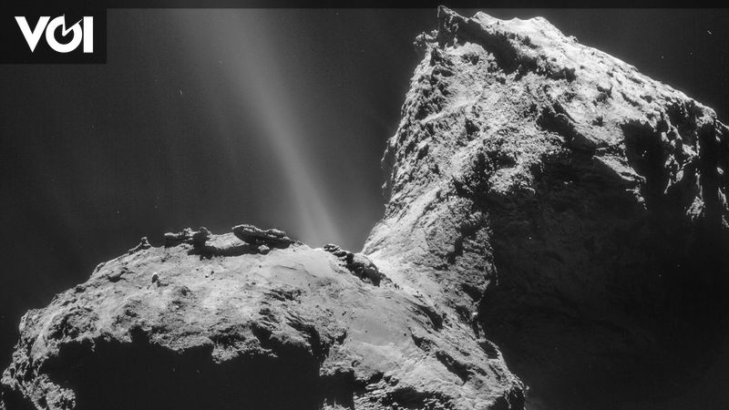 Rubber Duck-shaped Comet Moves away from Earth, Reclaimed at 2214