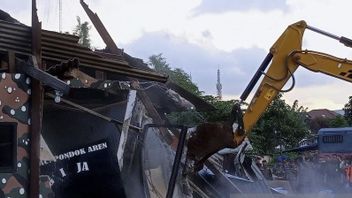 警察は、南タンゲランのGRIBコミュニティ組織によって管理されているBMKGの土地の建物を解体します