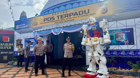 बंजार में मुडिक पोस्ट पर गुडमैन रोबोट, लोग फोटो लेते हुए आराम कर सकते हैं