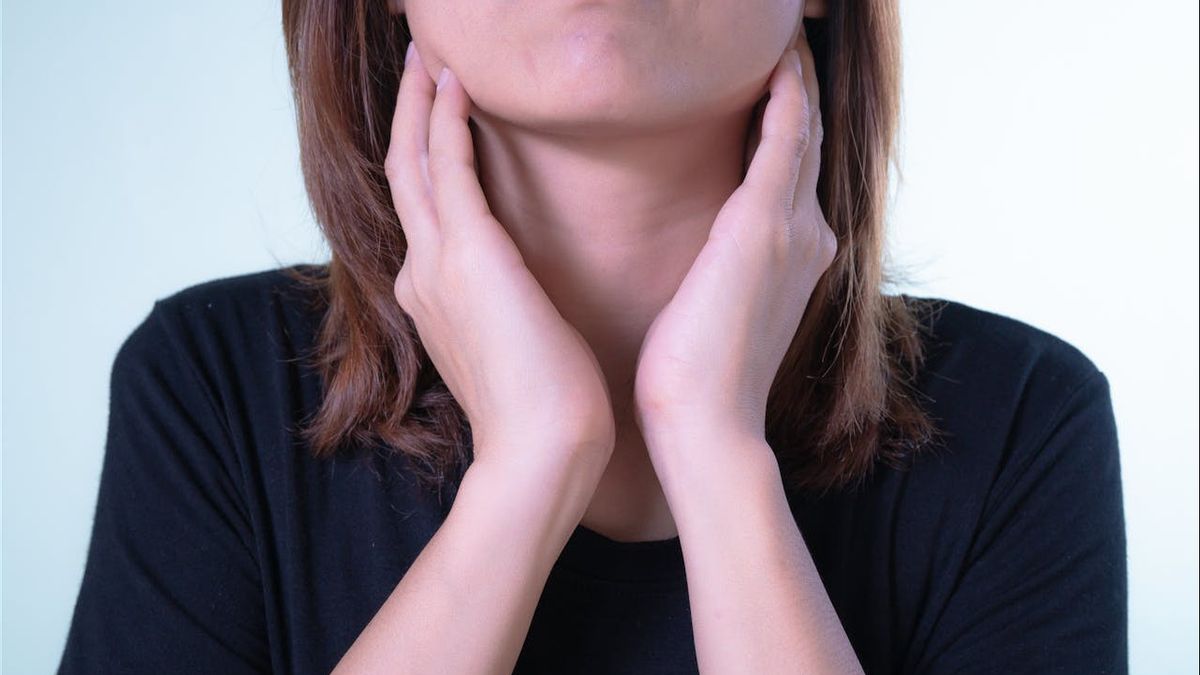 喉の腫瘍に注意して、甲状腺がんの兆候になる可能性