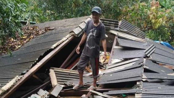 2 Rumah Warga Natuna Rusak Diterjang Angin Kencang