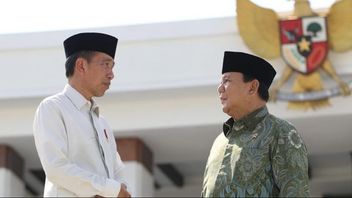 Jokowi And Prabowo Sailing Over KRI Dr. Radjiman Wedyodiningrat