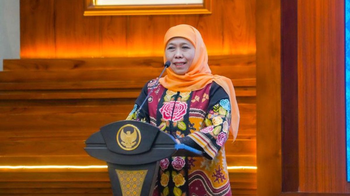 Tak Penuhi Panggilan KPK, Khofifah Hadiri Wisuda Putranya di Universitas Peking