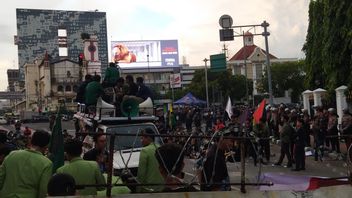 Demo Near The Palace, Dupuk Jokowi Student As Father Of Dynasty Political Development