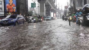 北雅加达苏鲁特公路20段的洪水,一些地区仍被洪水淹没