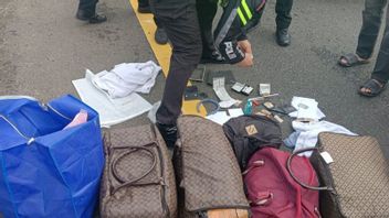 Kecelakaan Aneh di Tol Bakter: Petugas Temukan 34 Paket Diduga Narkoba