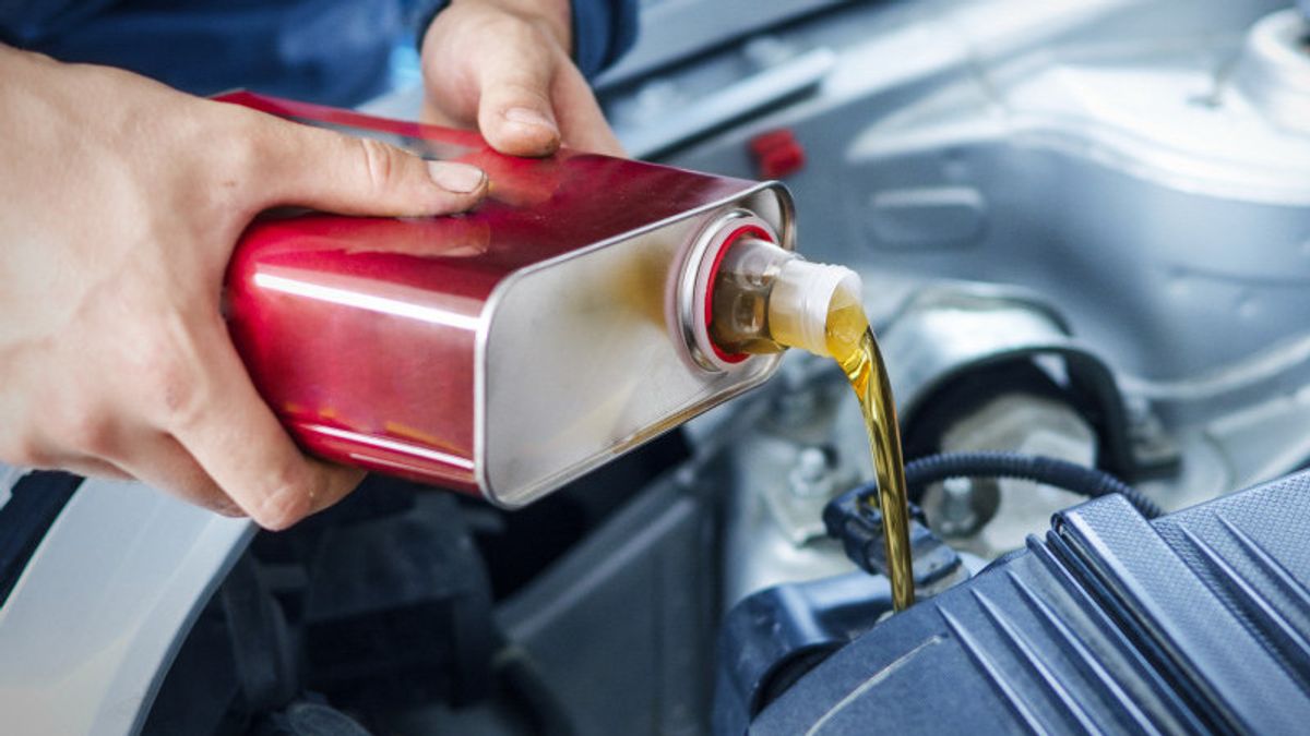 Berapa Km Ganti Oli Gardan Mobil Manual? Awas, Jangan Sampai Kelupaan!