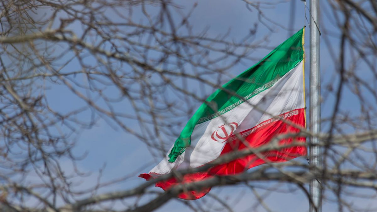 L'Iran ferme deux associations allemandes, dont l'Institut des langues, et Berlin en feu