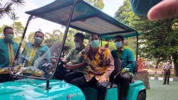 L’Université De Lampung Lance Une Voiture électrique Fabriquée Par Des Conférenciers Et Des étudiants