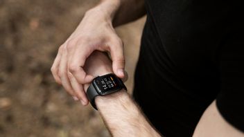 1日中フィットネストラッカーの腕時計を着ていますか?実は、それは皮膚刺激を引き起こす可能性があります