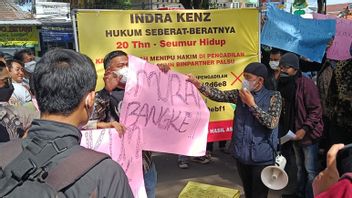 ‘Indra Kenz Dituntut 20 Tahun Penjara’, Itu Kehendak Korbannya yang Sedang Demo di PN Tangerang
