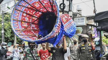 Ahok Larang Ondel-ondel manger dans les rues de Jakarta à la mémoire d’aujourd’hui, 1er octobre 2014